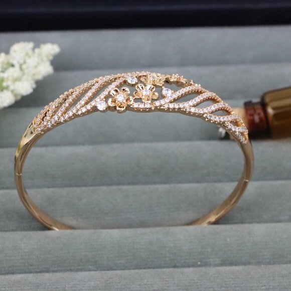 Elegant Floral Rose Gold Bangle with Sparkling Crystal Accents, XPBL0585 - Picture 12 of 12
